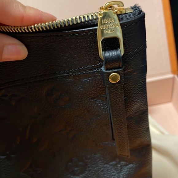 Daily pouch in black with receipt and box - Picture 11 of 14